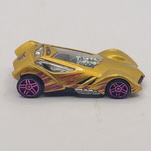 Hot Wheels Gold Sinistra 1:64 Diecast Car Mattel 2002 Loose Toy